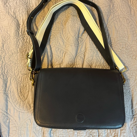 Madewell Handbags - Madewell transport flap shoulder bag